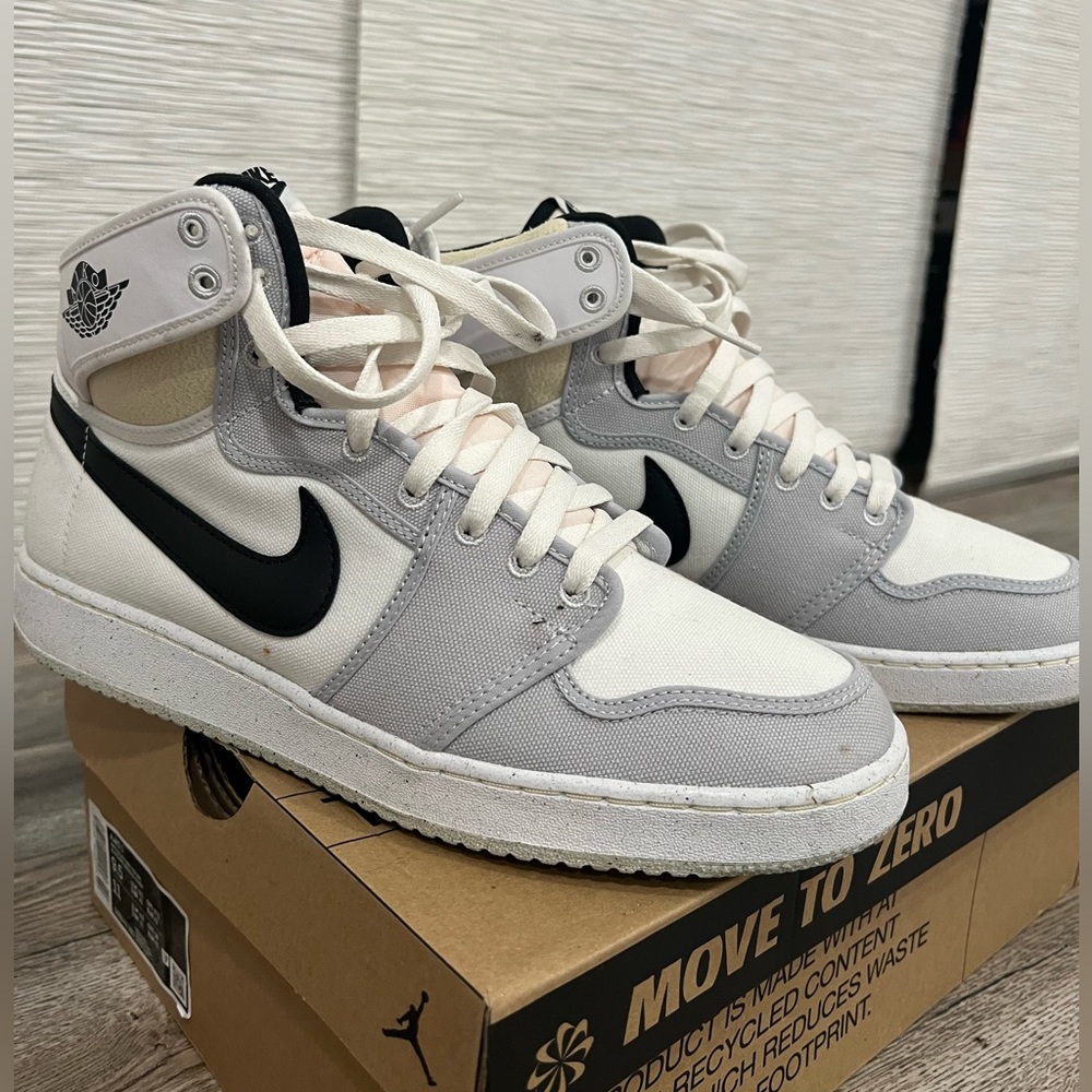 Jordan 1 KO mid length Size Men’s 9.5 Women’s 11 white/grey/fog/sail/black